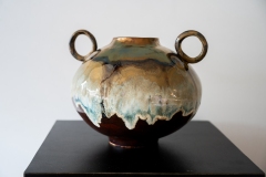 handle vase